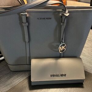 Michael kors purse with wallet